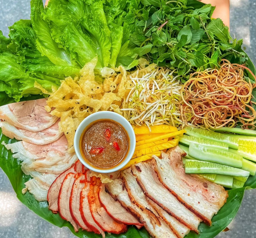 Bánh tráng cuốn thịt heo Hà Nội